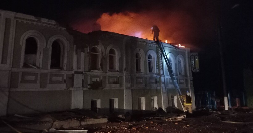 У ДСНС показали ліквідацію двох пожеж на Сумщині після нічних обстрілів рф