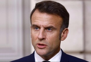 Макрон прокоментував удар по автобусу на Сумщині: Трамп відреагує