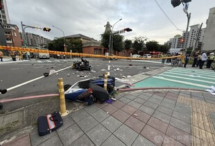 На Тайвані авто на швидкості влетіло в натовп: є загиблі, багато постраждалих (відео)
