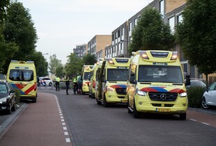 У Нідерландах невідомий з ножем атакував людей, серед них поліцейський