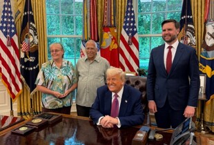 Трамп прийняв у Білому домі брата Папи Лева XIV - прихильника MAGA