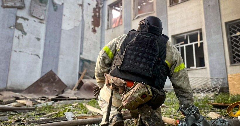 Росіяни вдарили безпілотниками по Куп'янщині: зруйновано адмінбудівлю та підприємство