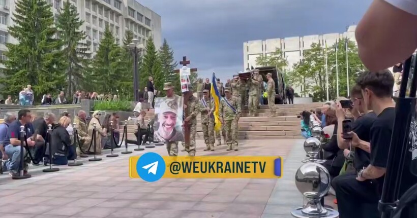 У Києві прощаються з Максимом Неліпою: колеги згадують зірку українського ТБ (відео)