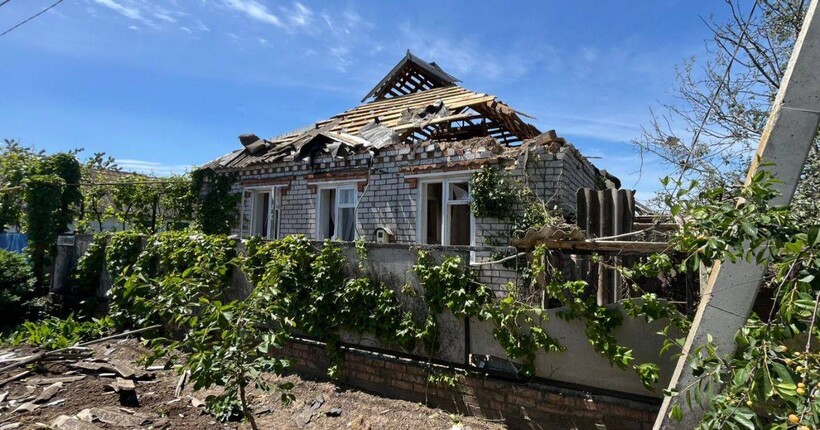Армія рф обстріляла Дніпропетровщину: внаслідок атаки поранено дівчину та пошкоджено адмінбудівлю