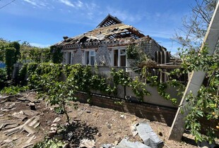 Армія рф обстріляла Дніпропетровщину: внаслідок атаки поранено дівчину та пошкоджено адмінбудівлю