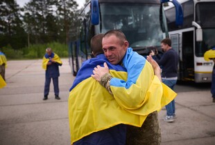 До України повернулися 27 захисників Маріуполя в рамках обміну полоненими