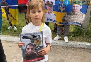 Родини полонених захисників розповіли про три роки очікувань та надії на повернення рідних (відео)