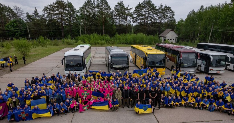 СБУ показала ексклюзивні кадри за підсумками третьої частини обміну полонених “1000 на 1000”