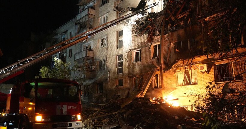 У Миколаєві зросла кількість жертв: рятувальники під завалами знайшли тіло жінки