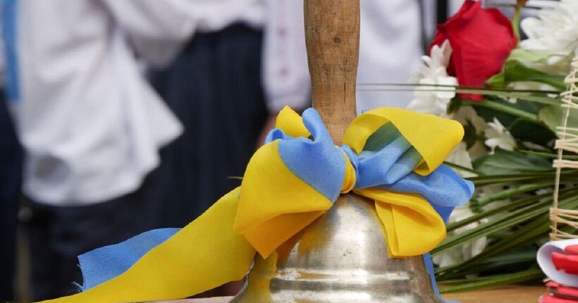 З останнім дзвоником 2025 – найкращі картинки та привітання випускникам