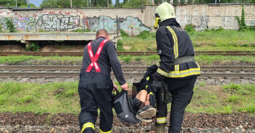 В Одесі 11-річну дитину уразило струмом на даху вантажного вагона