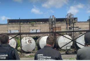 БЕБ припинило діяльність підпільного нафтопереробного комплексу в Кривому Розі