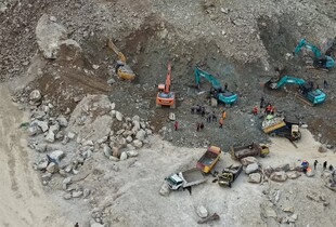 Індонезія продовжує пошуки після обрушення у кар'єрі на заході Яви