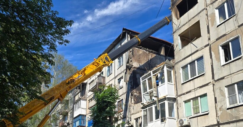 В Білозерському під завалами третій день шукають людей