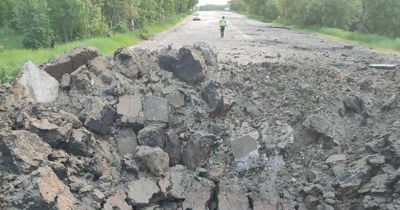 Терехов про ракетний удар по Харкову: Ще кілька метрів - і ракета влучила б у будинок (фото)