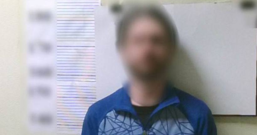 У Києві затримали чоловіка, який гуляв містом у нетверезому стані з гранатами та набоями
