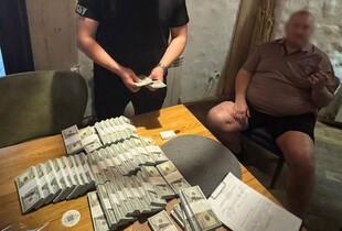 Продавали посаду директора держпідприємства за $500 000: підозрюваних затримано