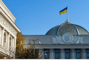 Парламент ухвалив податкові пільги для виробників дронів з оптоволоконним управлінням