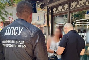 На Одещині викрито схему сексуального рабства: жінку підозрюють у вербуванні українок за кордон