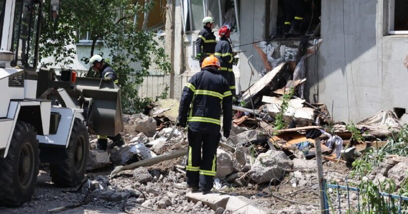 У Луцьку з-під завалів дістали тіло загиблого: кількість постраждалих зросла до 27 (фото)