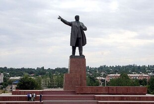 У Киргизстані демонтували найвищу статую Леніна в Центральній Азії