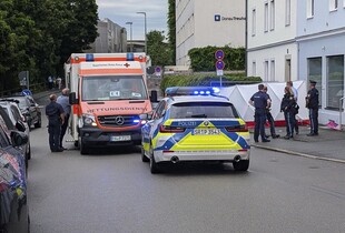У Німеччині авто в’їхало у натовп: серед постраждалих - дружина і донька водія