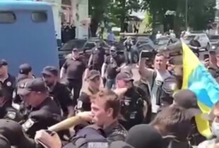Військовий вдарив поліцейського протезом по голові - поліція відкрила справу (відео)