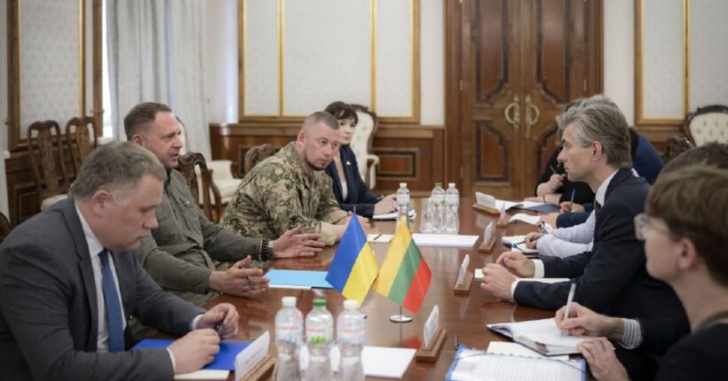 Єрмак зустрівся з Будрісом: обговорили зміст 18-го пакету санкцій проти рф