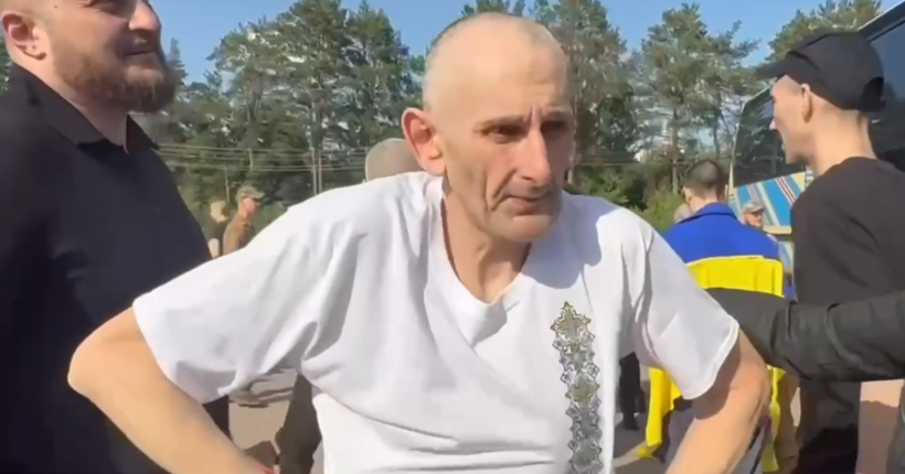 Український воїн зустрів День народження в день свого звільнення з російського полону (відео)