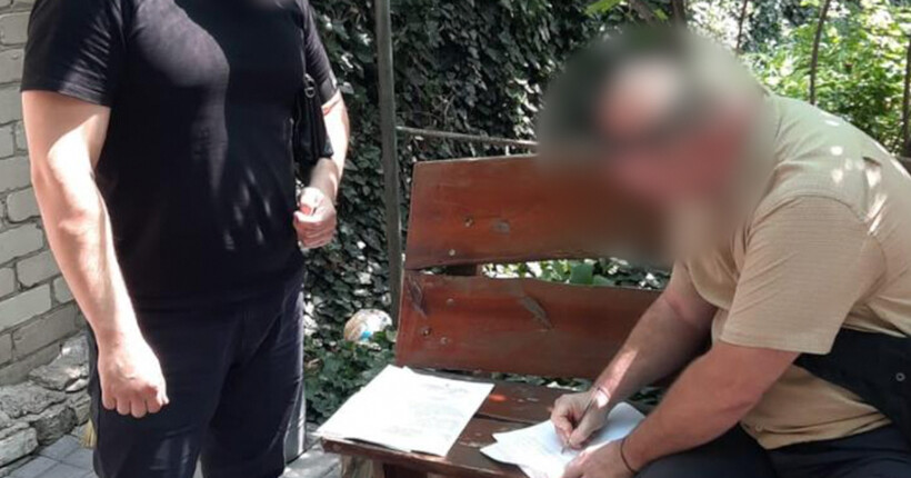 Посадовцю Херсонського КЕВ оголошено підозру у завданні збитків на півмільйона гривень при закупівлі дров для ЗСУ