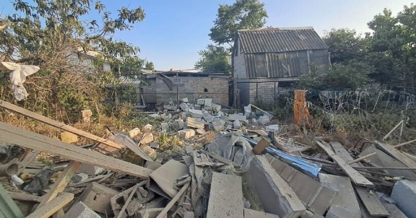 Загарбники вдарили по двох районах Дніпропетровщини: пошкоджені будинки (фото)