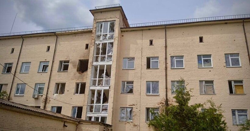 Росіяни вдарили по лікарні на Чернігівщині – це вже п’ятий удар по медзакладу