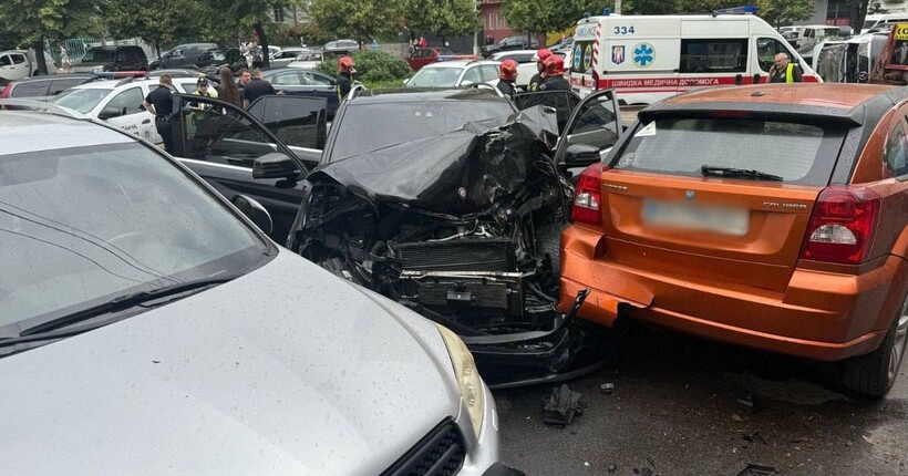 У Києві сталася масштабна ДТП за участі чотирьох авто: є постраждалі