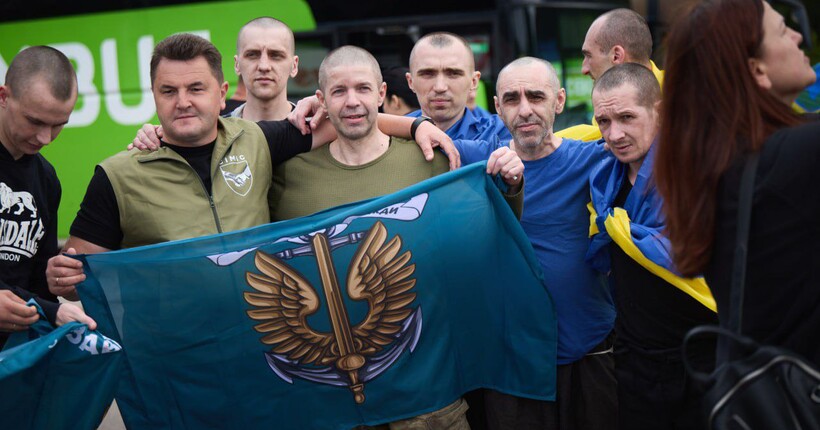 В Україну з російського полону повернулися українські військові