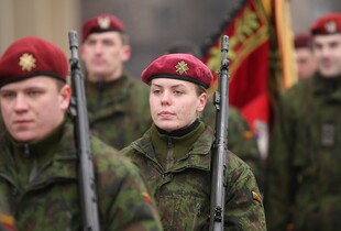 Литва планує залучити більше жінок до служби в армії