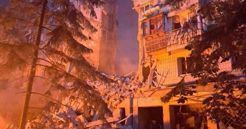 У Києві під завалами можуть залишатися до 14 людей