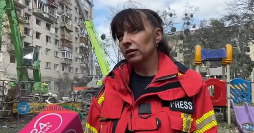 З будинку в Солом’янському районі врятували 26 людей, рятувальні роботи тривають – ДСНС