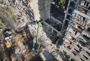 У Києві з-під завалів дістали тіло ще однієї жертви ракетної атаки рф