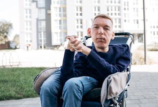Мільйони доларів на зборах і переводи в криптовалюту: хворий на СМА активіст Назарій Гусаков потрапив у скандал