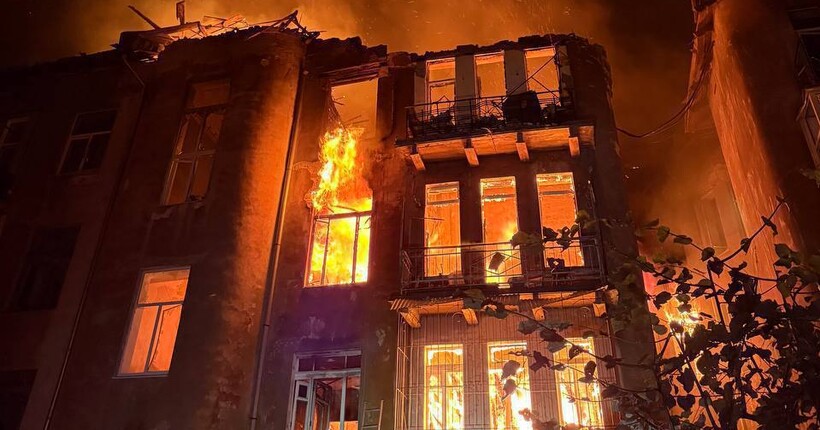Одеса: російські дрони знищили 4-поверхівку, 13 постраждалих, серед яких рятувальники