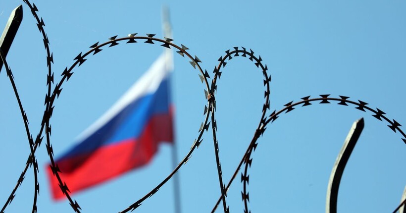 Санкції проти росії: ЄС відклав зниження цінової стелі на нафту – Politico