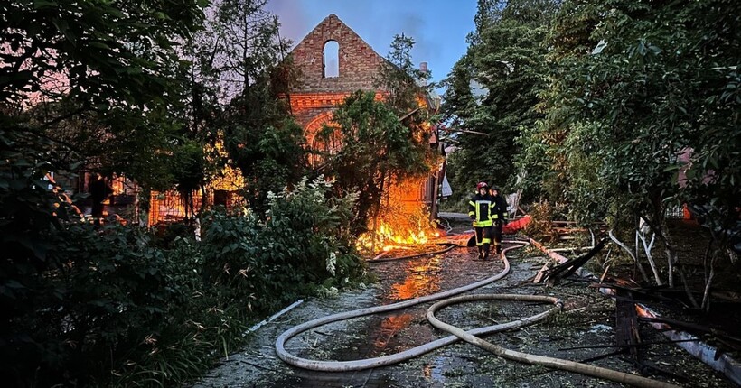 Удар по Одещині: у ДСНС показали, як ліквідовували наслідки (фото, відео)