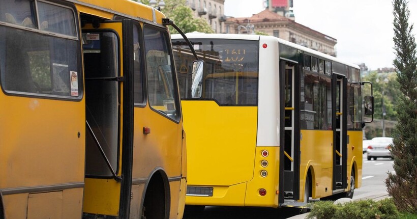 У Києві після ворожого обстрілу частково змінили рух громадського транспорту