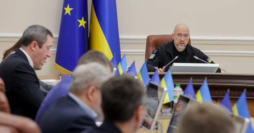 Уряд посилює контроль за благодійними зборами, фінансуванням армії та готується до опалювального сезону - Шмигаль