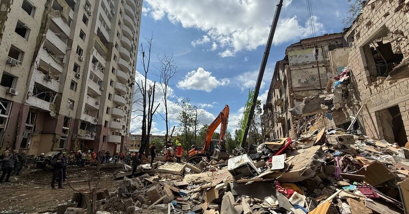 З-під завалів у Києві врятували 10 людей, серед них – двоє дітей й вагітна жінка