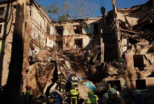 У поліції показали перші хвилини після ворожого удару по Києву (відео)
