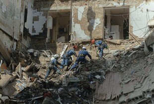 Масована атака на Київ: під завалами шукають дитину