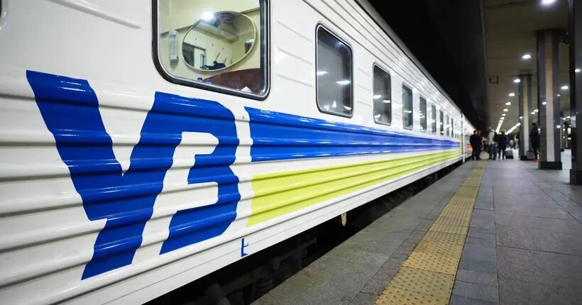 Обстріл Дніпропетровщини: росіяни пошкодили поїзд з пасажирами (відео)