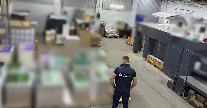 Кіберполіція викрила групу виробників фальсифікованого алкоголю: збитки правовласників - понад 5 млн грн