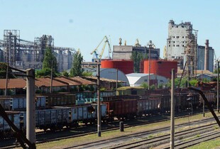 Армія рф у Маріуполі готує порт для військових вантажів